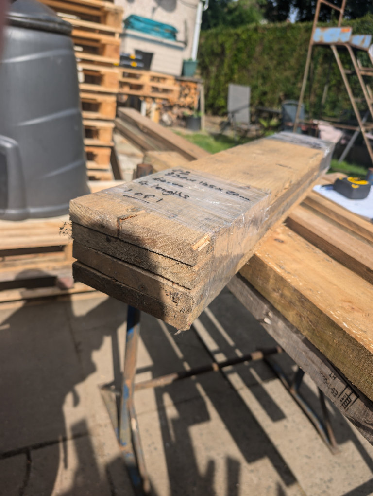 4 Lengths Reclaimed De-nailed Pallet Wood Timber 830 x 145 x 20mm Ready to Use Delivery Available.