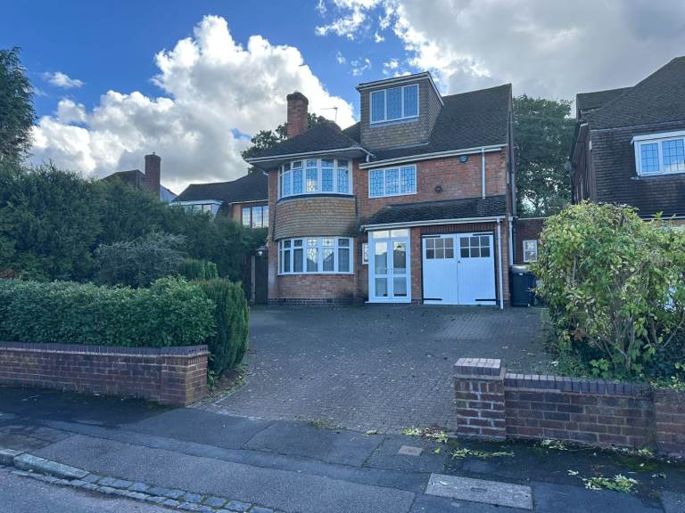 *B.C.H* 4 Bed Home- The Grove, SUTTON COLDFIELD