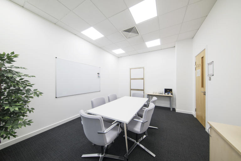 Manchester - M202YY \ Office Space for Rent - 4 Workstations