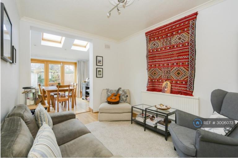 3 bedroom house in Manor Lane, London, SE12 (3 bed) (#3006073)
