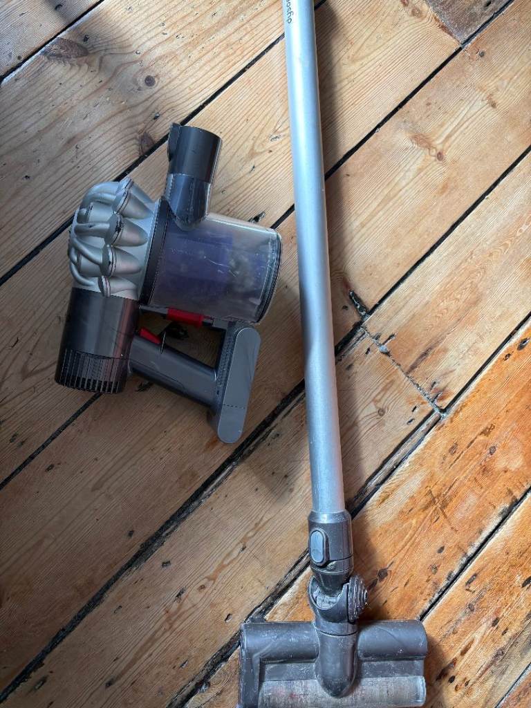 Dyson v6 vacuum (needs repair or cleaning)