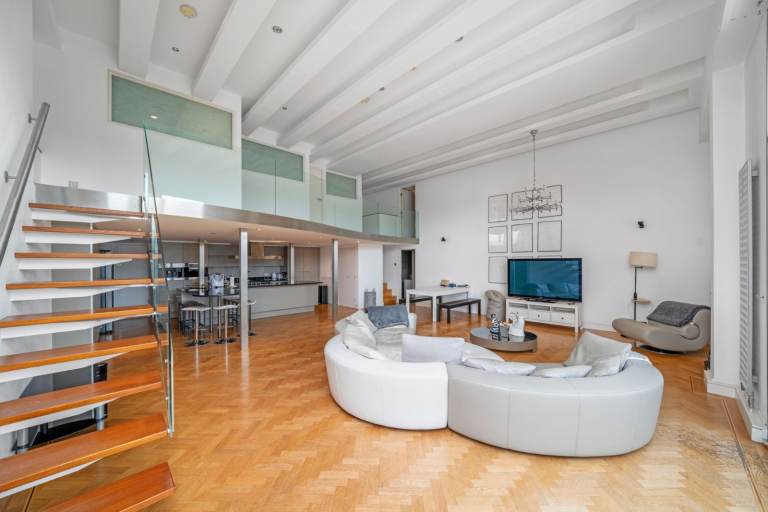 A stunning 3 Bedroom Flat at The Piper Building, Fulham, SW6 3EF