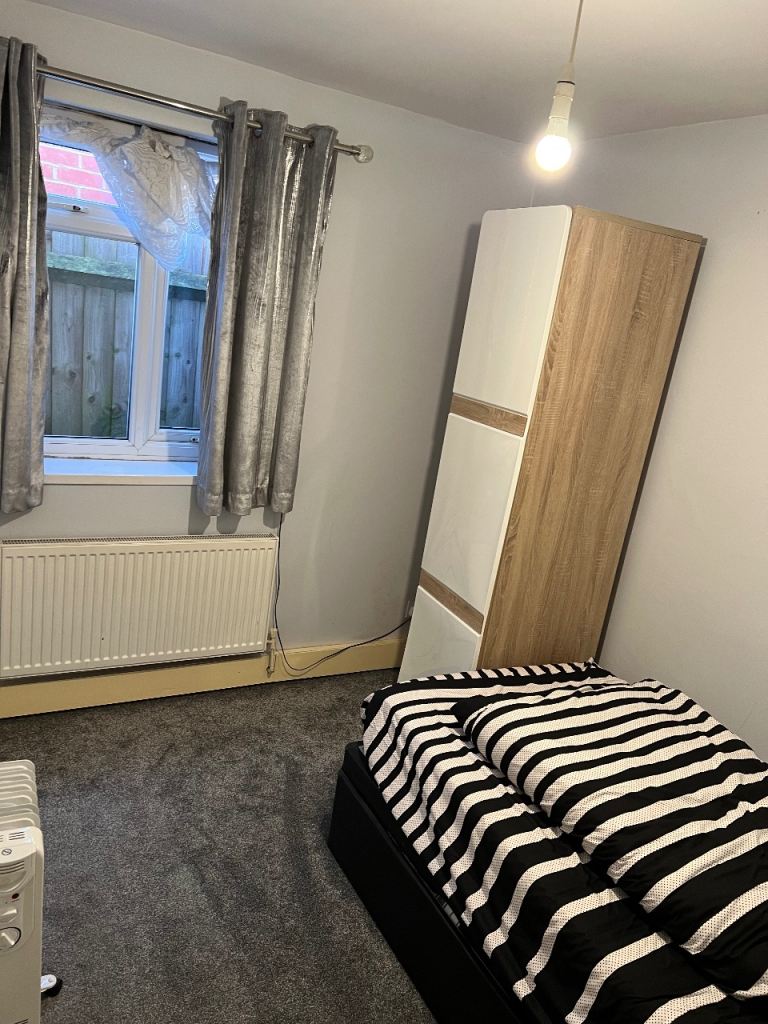 Room in near Northolt station 