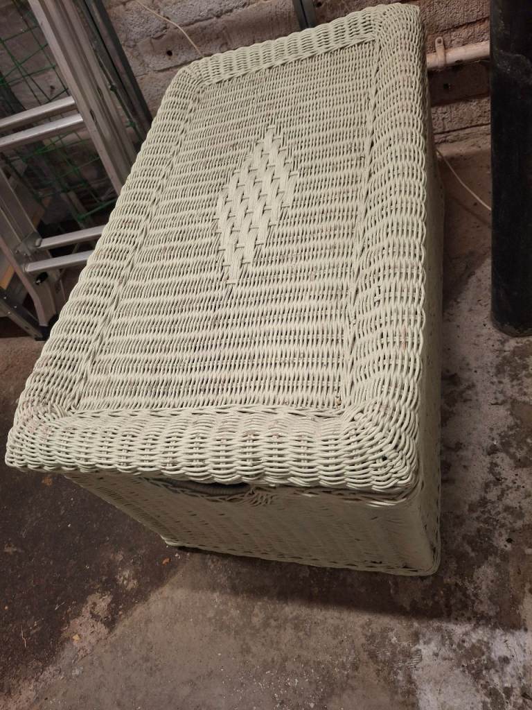 Wicker storage chest