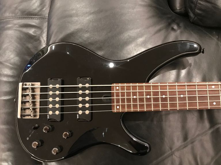 Yamaha TRBX305 5-String Bass Guitar,  Piano Black, sounds awesome 💪🎸