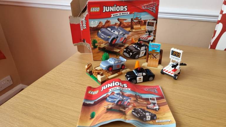 Lego Juniors: Disney Cars: Willy's Butte Speed training set 10742