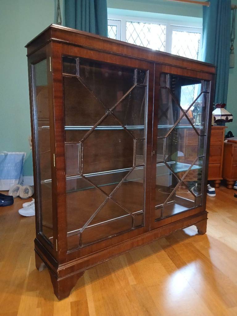 Mahogany display cabinet 