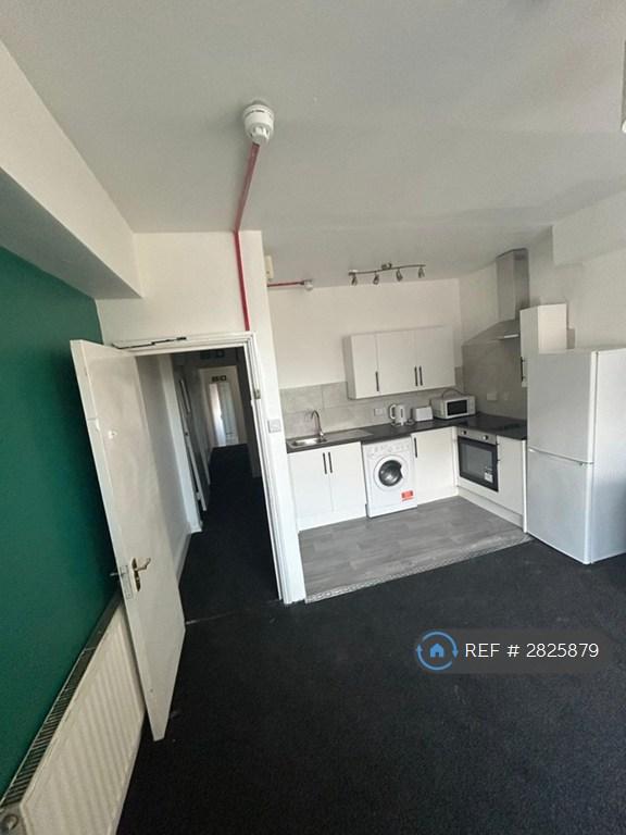 4 bedroom flat in Beech Avenue, New Basford, Nottingham, NG7 (4 bed) (#2825879)