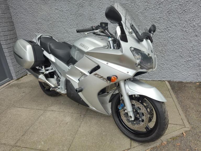2002 Yamaha FJR1300, FJR 1300, Touring bike with panniers