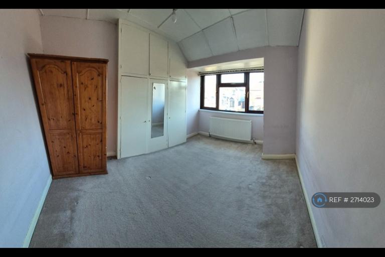 1 bedroom in Princes Park Lane, Hayes, UB3 (#2714023)