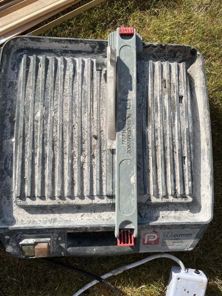 Electric wet dry tile cutter 