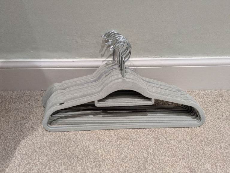 x16 valvet clothes hangers for sale. Coat rack rail hanger thing ken. £5 ono
