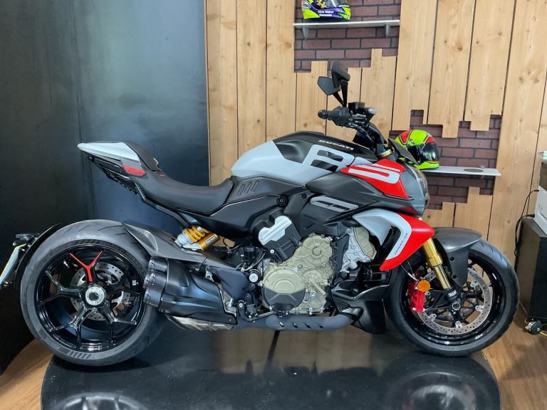 Ducati Diavel V4 RS 2026 Number 9 Ltd Edition! Stunning! Only 100 Miles! Ohlins!