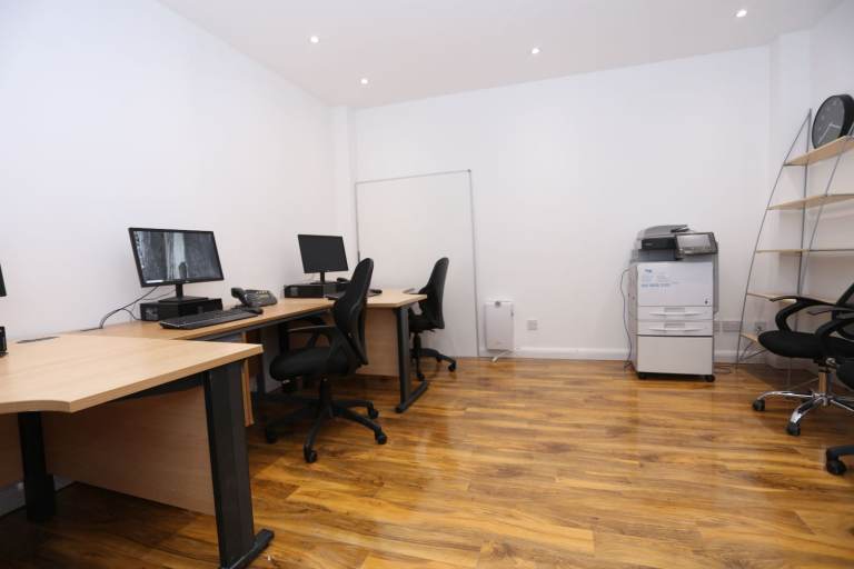 Beautiful Service Office with Wifi and other Amenities