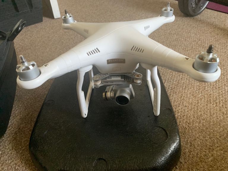 DJI Phantom 3 Professional with Case and Accessories – Good Condition