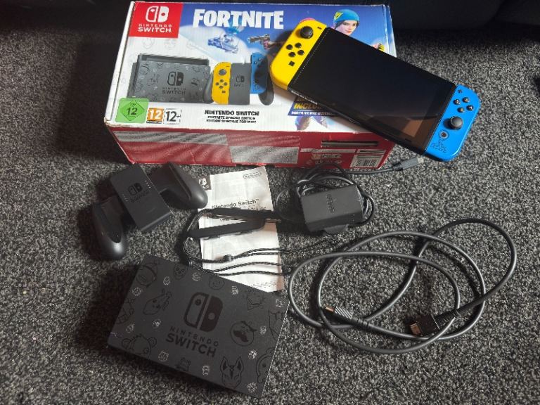 Nintendo Switch V2 better battery Fortnite 32GB Console Boxed – Very Good Condition slight blemishes
