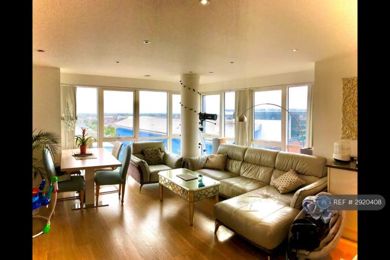 2 bedroom flat in Railway Terrace, Slough, SL2 (2 bed) (#2920408)