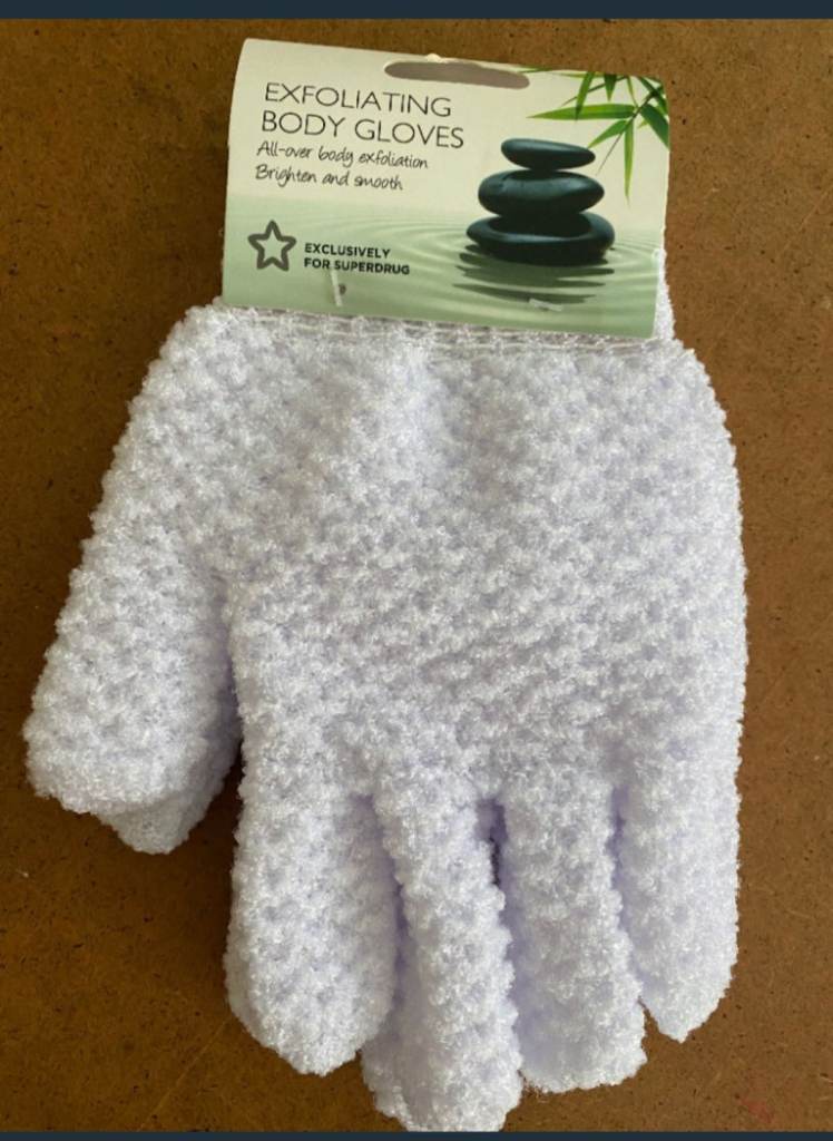 Pair of exfoliating gloves 
