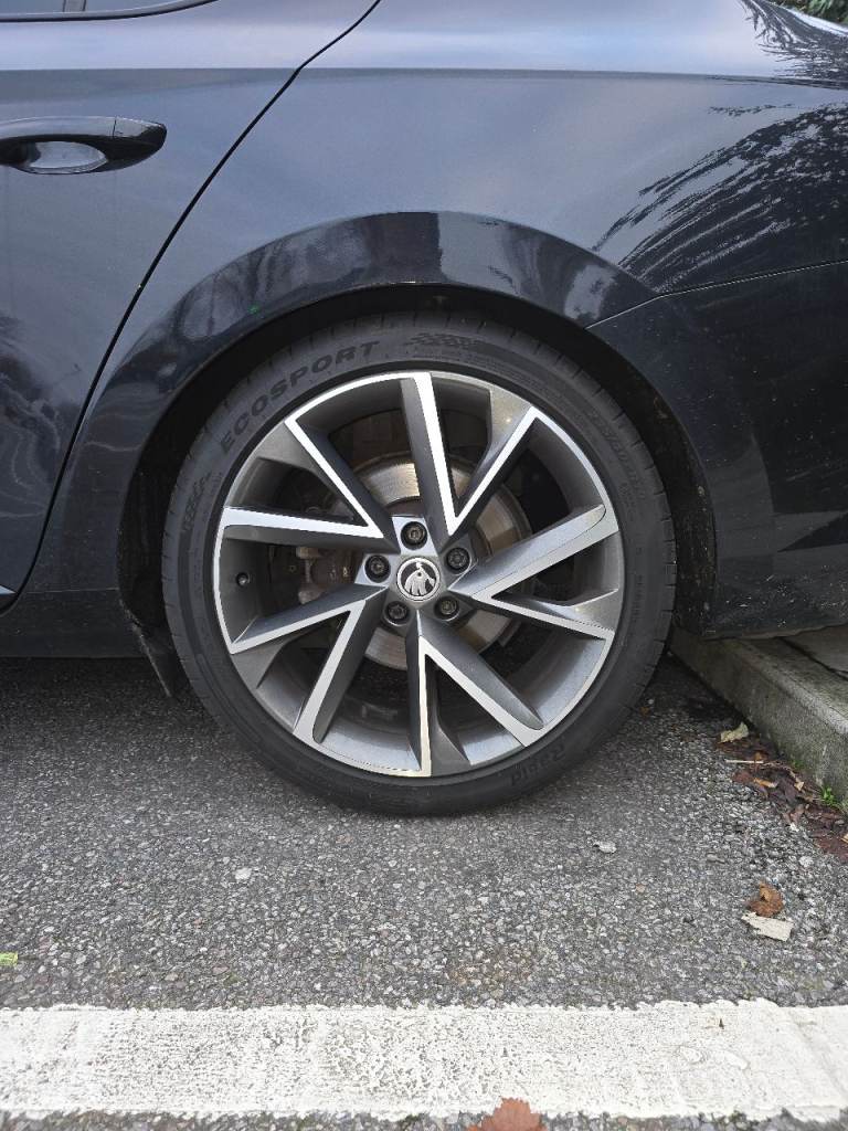 Original Skoda alloys 19" with tyres 235x40x19