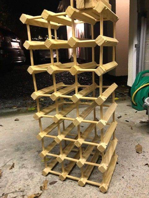Wine bottle rack