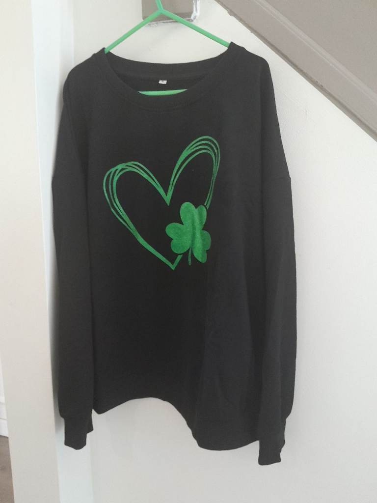 Brand New Clover Heart Jumper Size XL