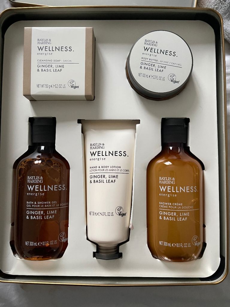 Baylis and Harding bath set 