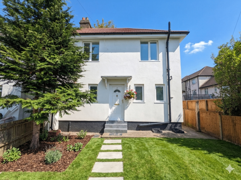 Recently decorated 2 bedroom semi detached house in Neasden just off North Circular Road (A406)