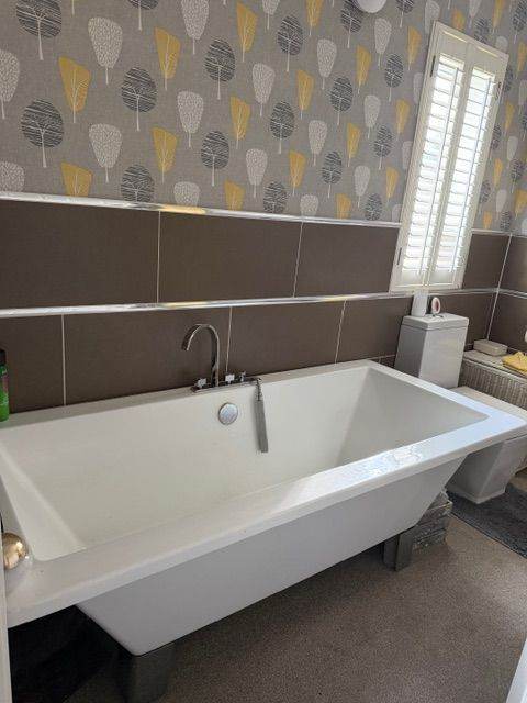 Free standing bath 1700