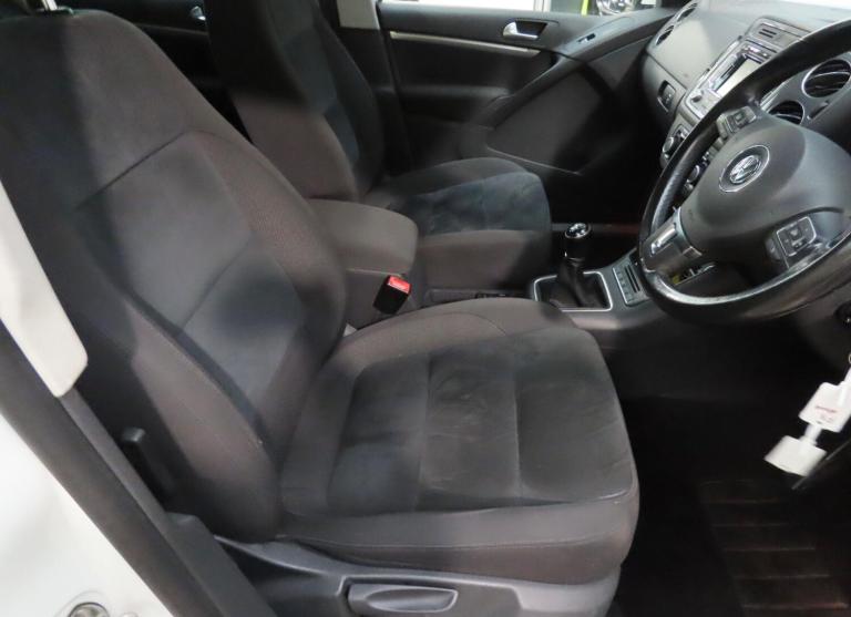 2015 Volkswagen Tiguan 2.0 TDi BlueMotion Tech Match 5dr [2WD] ESTATE DIESEL Manual