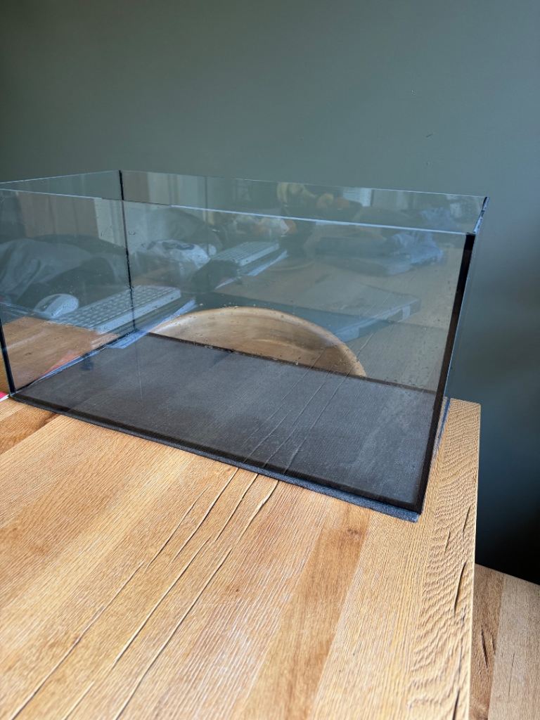 Fish tank unused 60x30x30 54L