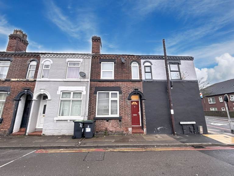 4 bedroom house in Seaford Street, Stoke-on-Trent, ST4 2ET