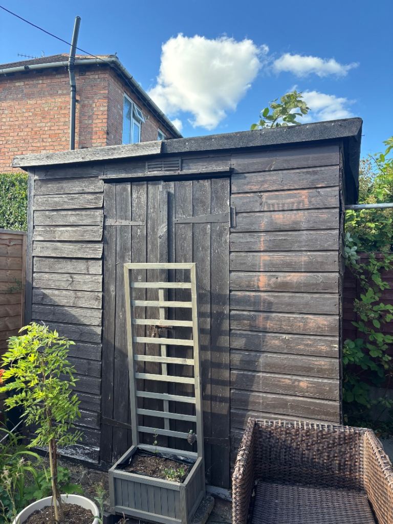 Shed for sale - buyer to dismantle