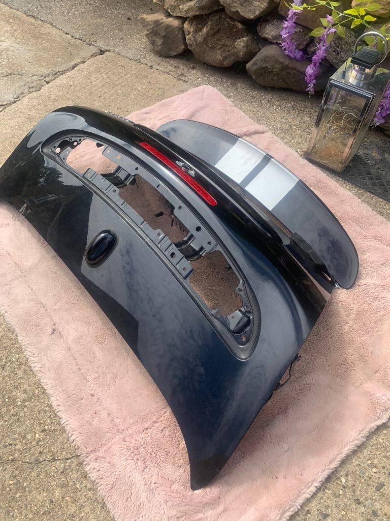 Mini boot brand new with Second hand spoiler 