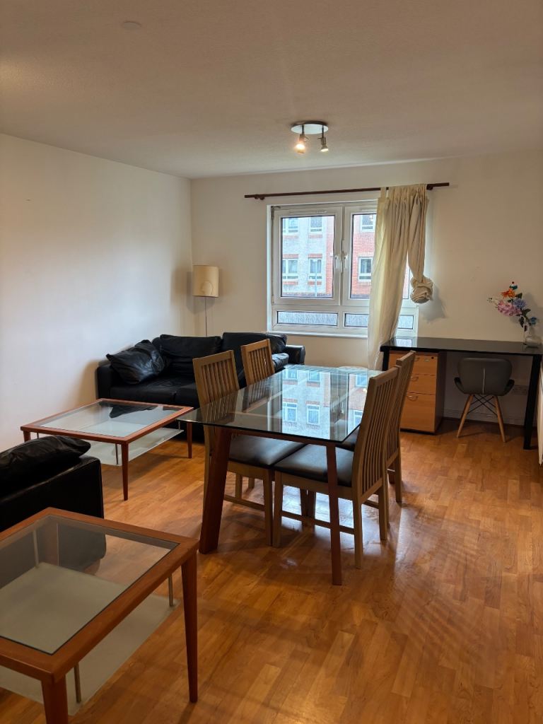 Ground Floor 2 Bedroom furnished flat.