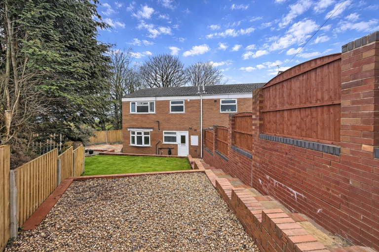 3 bedroom house in Walton Grove, Talke, Stoke-on-Trent, St7 1TS