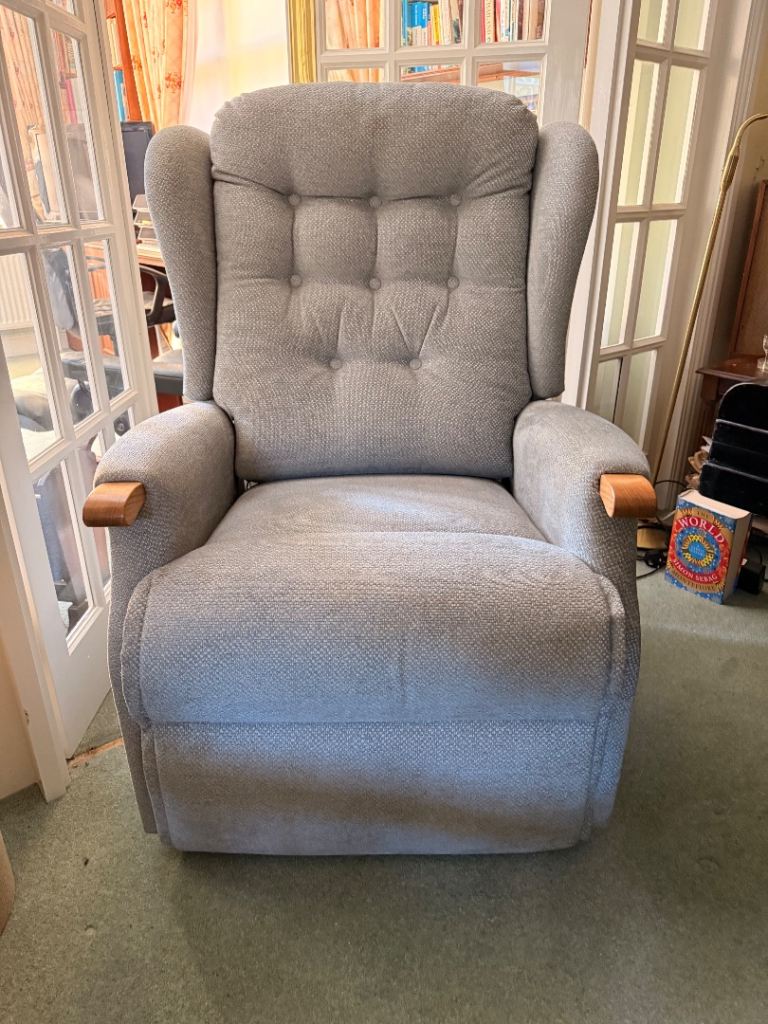 Recliner/Riser Chair