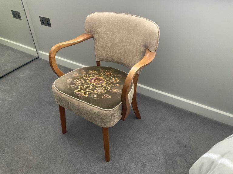 Very nice Lounge / Bedroom accent chair - reduced to sell !