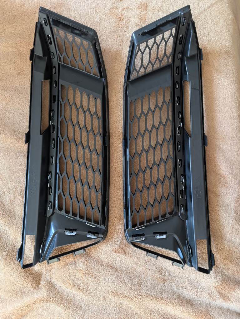 Audi RS4 grills