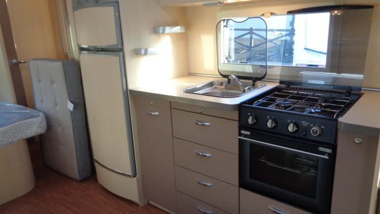 Hobby 645 VIP 5 BERTH,FIXED BED CARAVAN IN CLEAN CONDITION. 2010