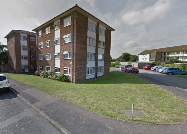 Impressive 3-bedroom 3rd-floor flat available to rent in Chichester Court, Queensbury HA7