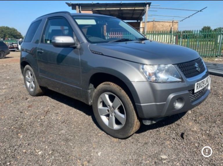 Suzuki vitara swb 2.3 petrol 2009 grey BREAKING FOR PARTS 