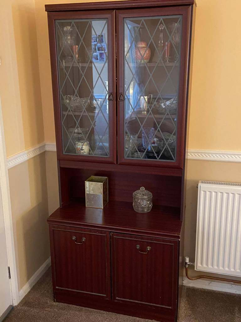 Matching Mahogany Display Cabinet Furniture Set – 2 Tall Display Cabinets & TV Unit