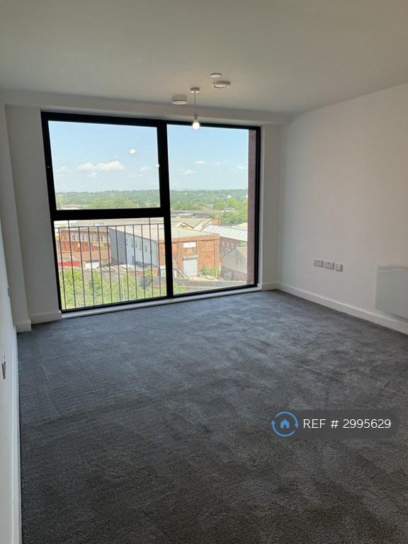2 bedroom flat in Ford Lane, Manchester, M6 (2 bed) (#2995629)