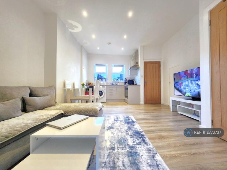 1 bedroom flat in George Lane, London, E18 (1 bed) (#2773737)