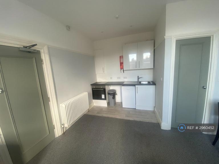 Studio flat in Waterden Road, Guildford, GU1 (#2960452)