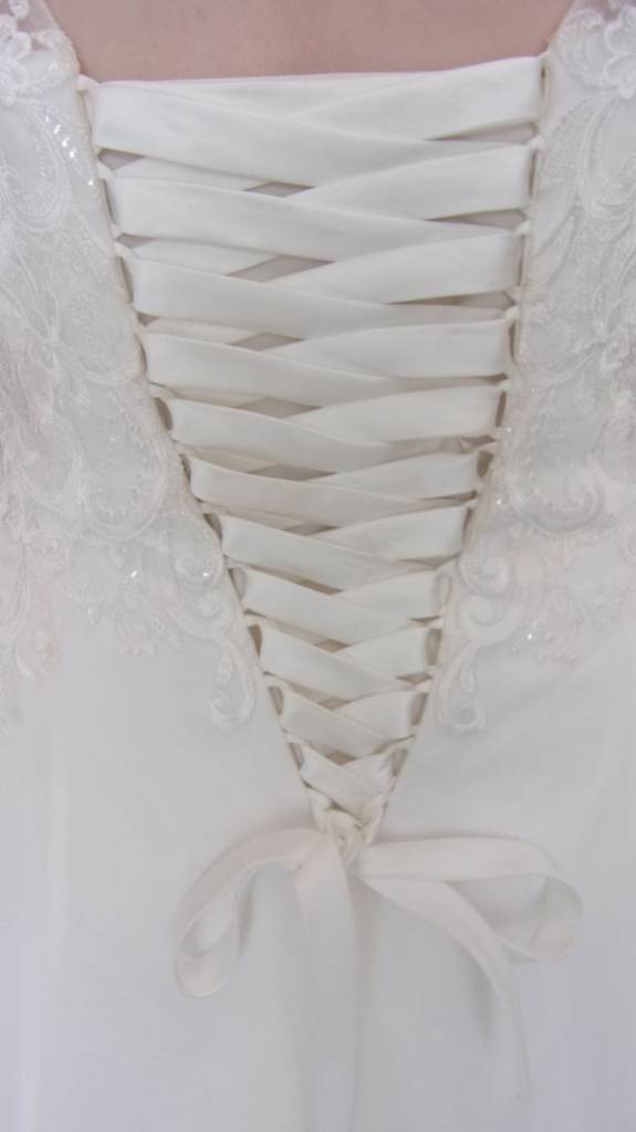 Wedding Ivory dress for sale size UK 18-20/22