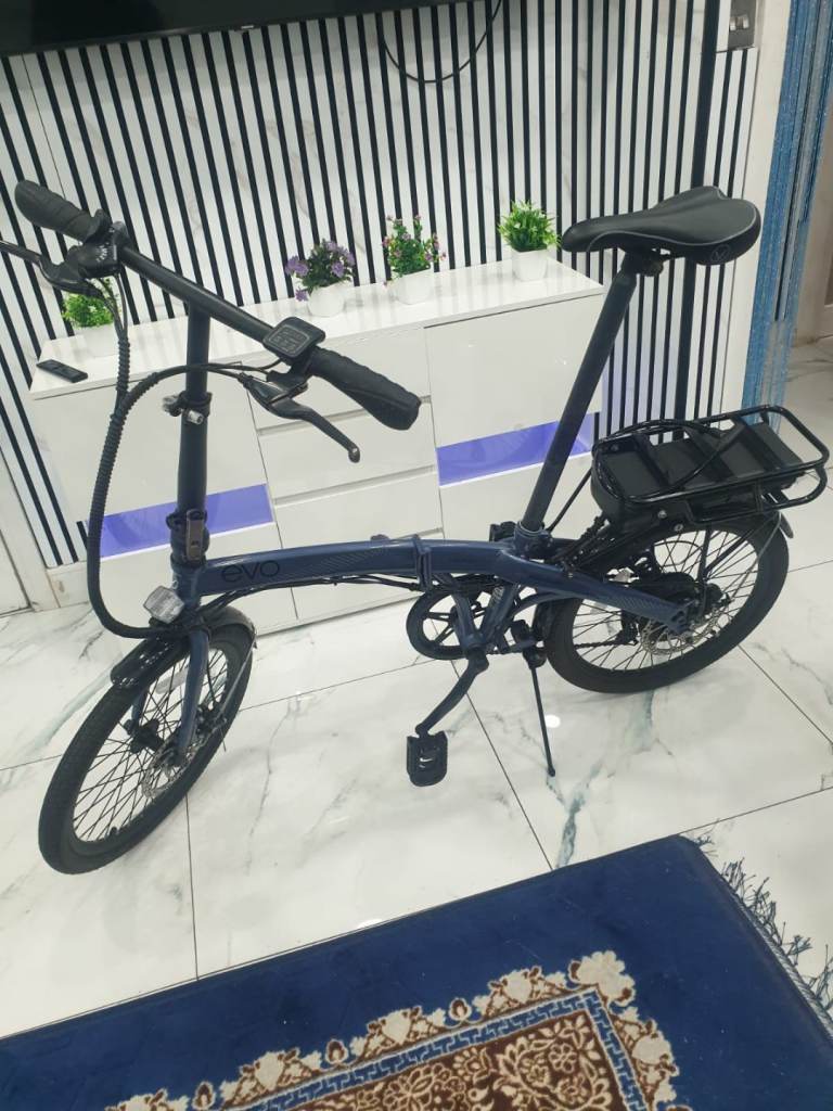 EVO ELECTRIC PEDAL ASSIST FOLDING BIKE ALMOST BRAND NEW 