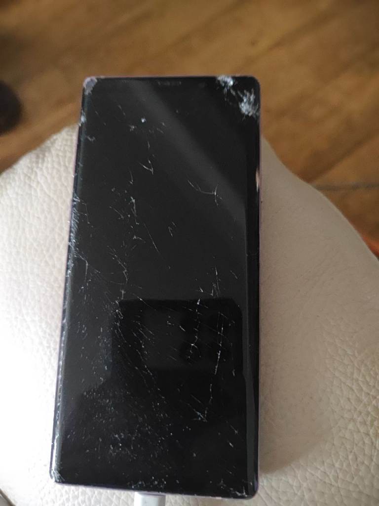 Broken Samsung note 9 pink 128 for spares and parts