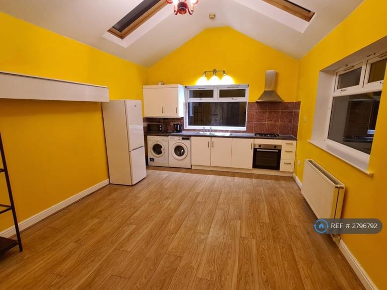 1 bedroom house in Powder Mill Lane, Twickenham, TW2 (1 bed) (#2796792)