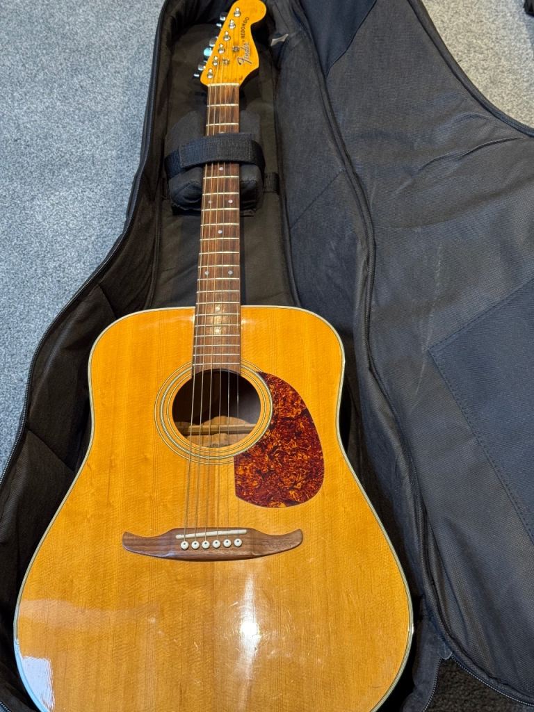 Vintage Fender Redondo Acoustic Guitar + Padded Gig Bag
